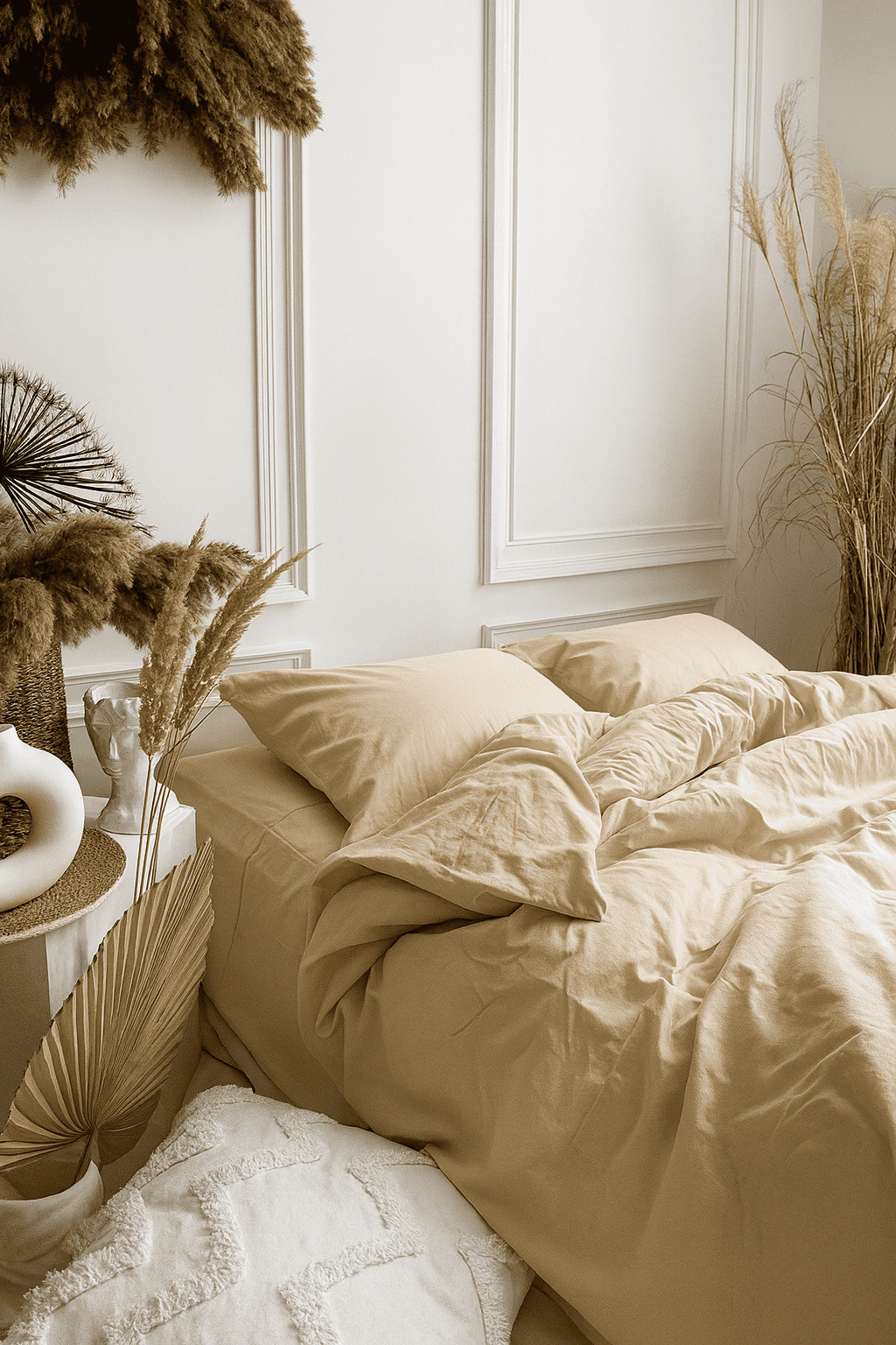 Світло-бежевий