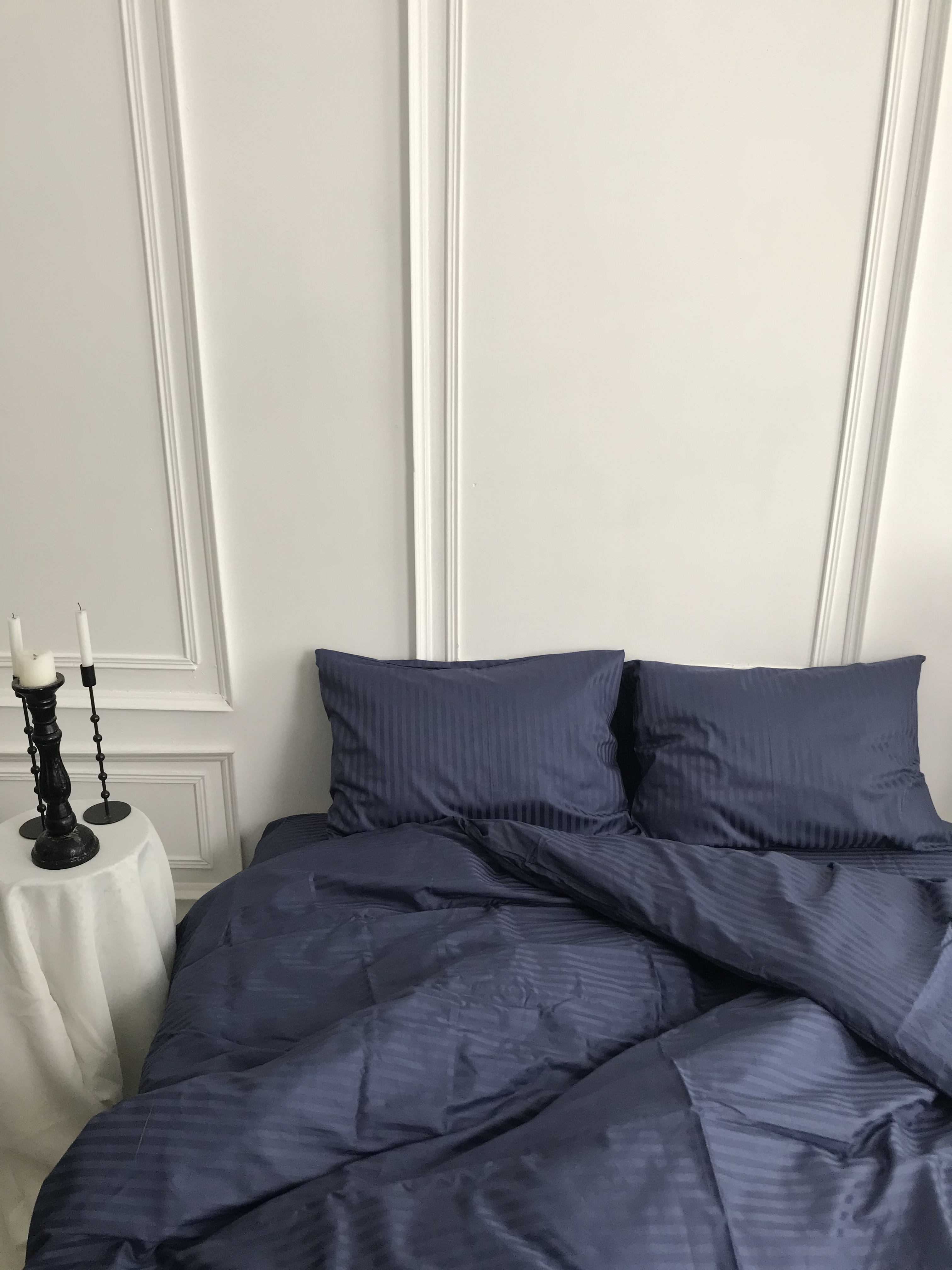 Темно-синій